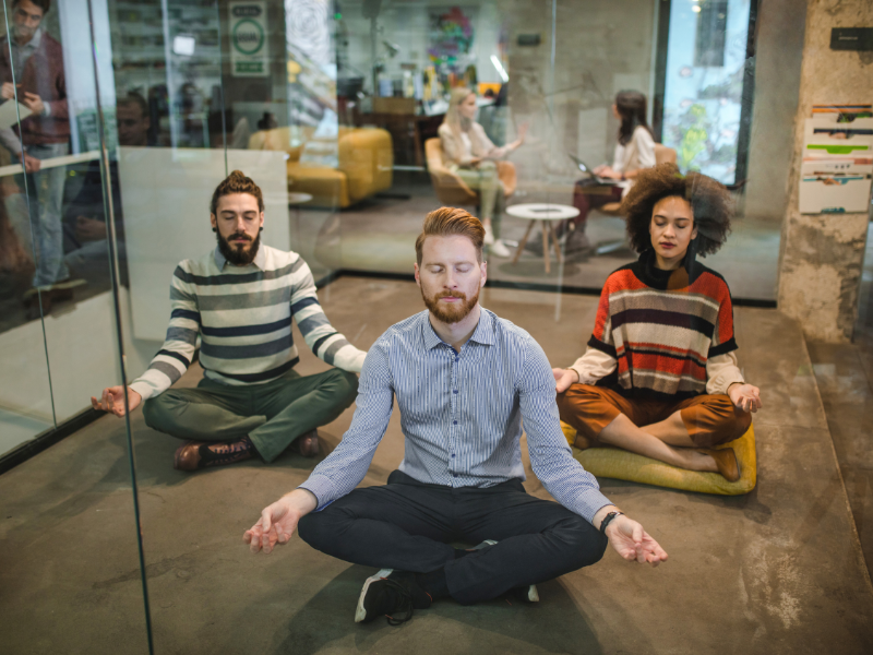 5 Manfaat Rutin Yoga di Kantor, Cocok untuk Milenial dan Gen Z